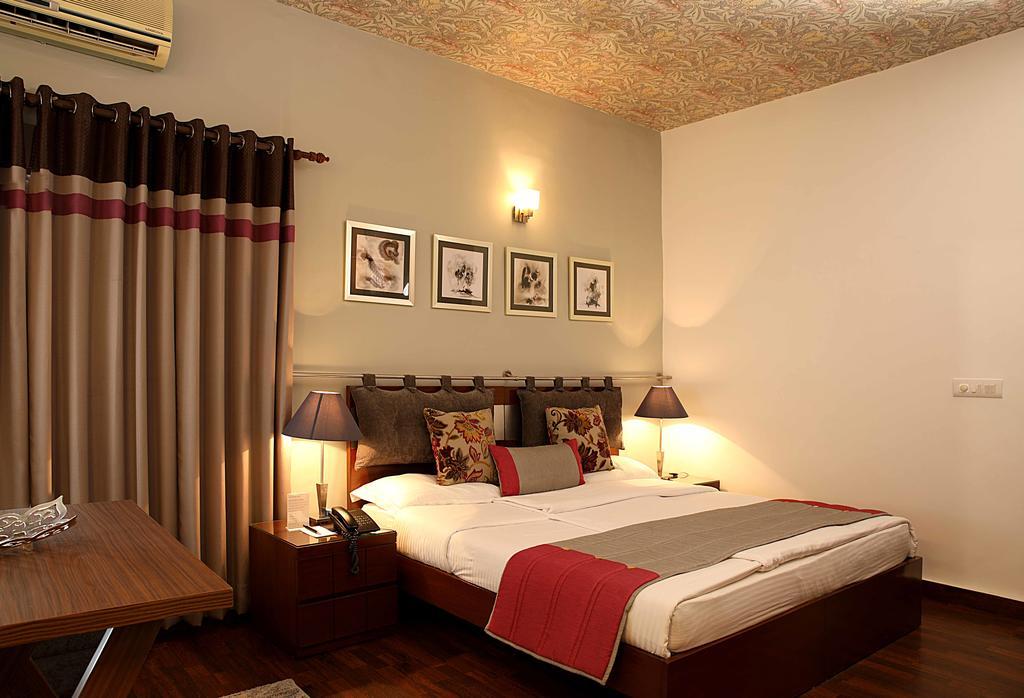Ahuja Residency Golf Links Hotell New Delhi Exteriör bild