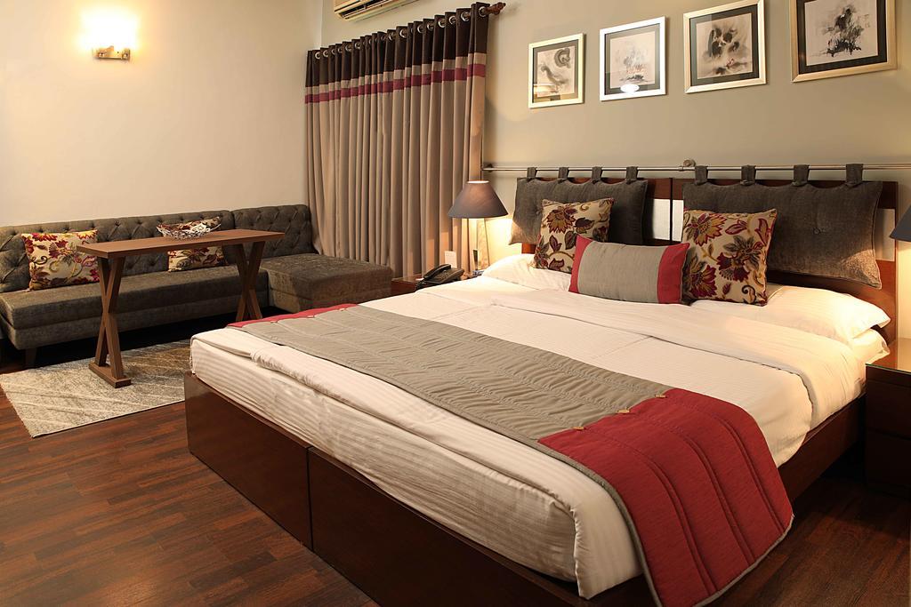 Ahuja Residency Golf Links Hotell New Delhi Exteriör bild