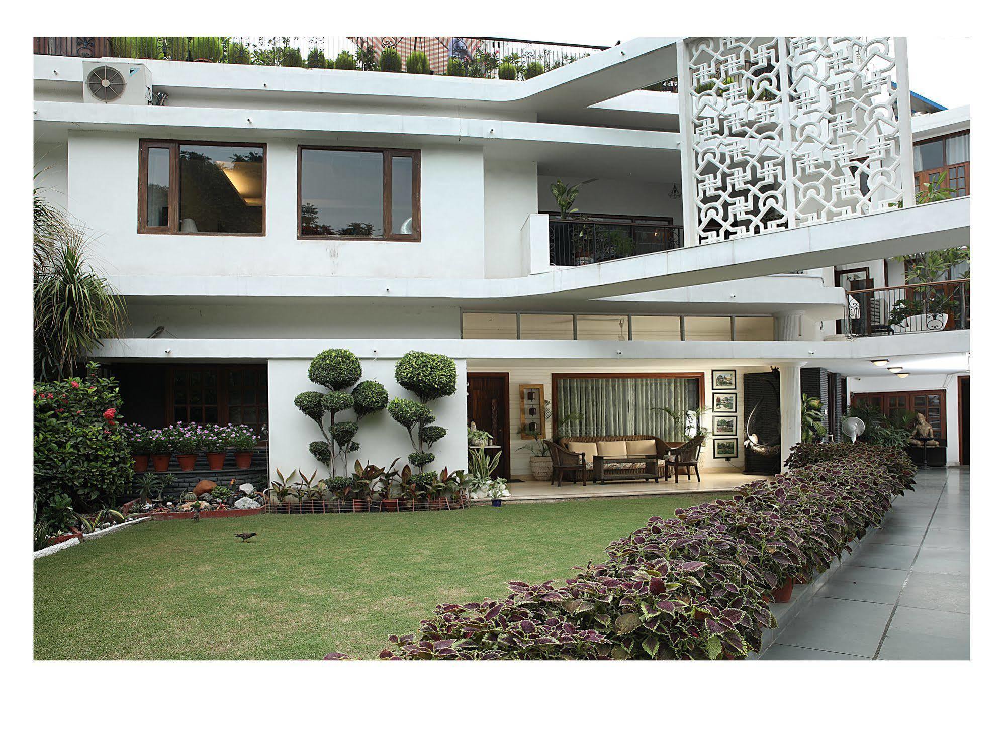 Ahuja Residency Golf Links Hotell New Delhi Exteriör bild